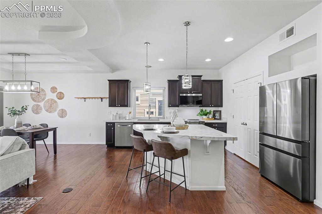 Image 16 of 50: Kitchen