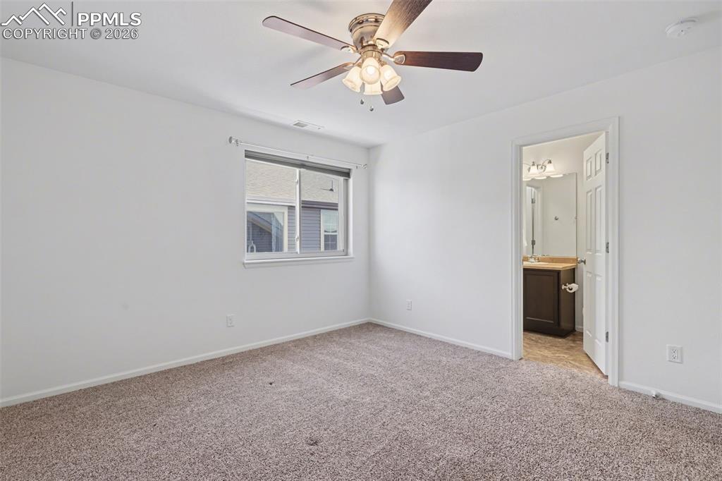 Image 30 of 50: Bedroom