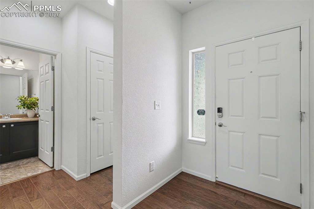 Image 4 of 50: Entry