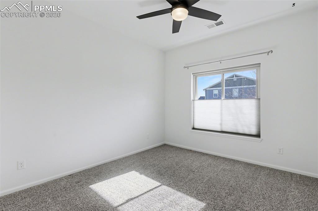 Image 5 of 50: Bedroom