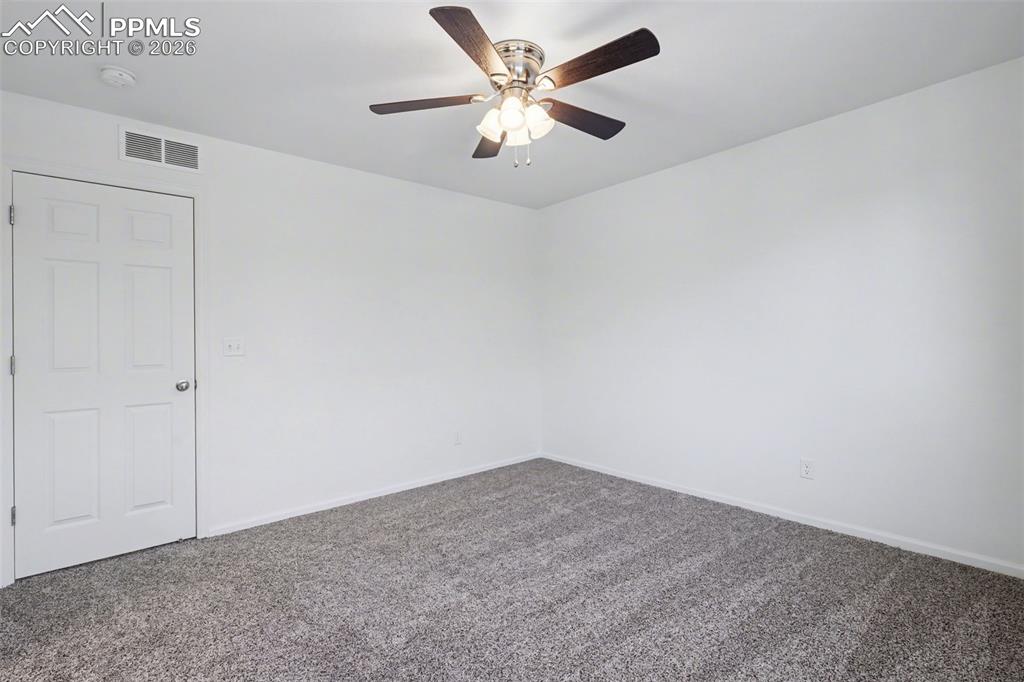 Image 6 of 50: Bedroom