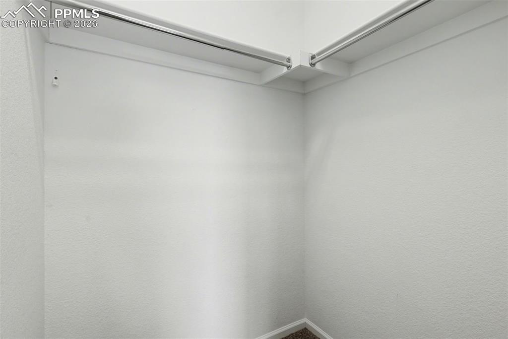 Image 7 of 50: Closet