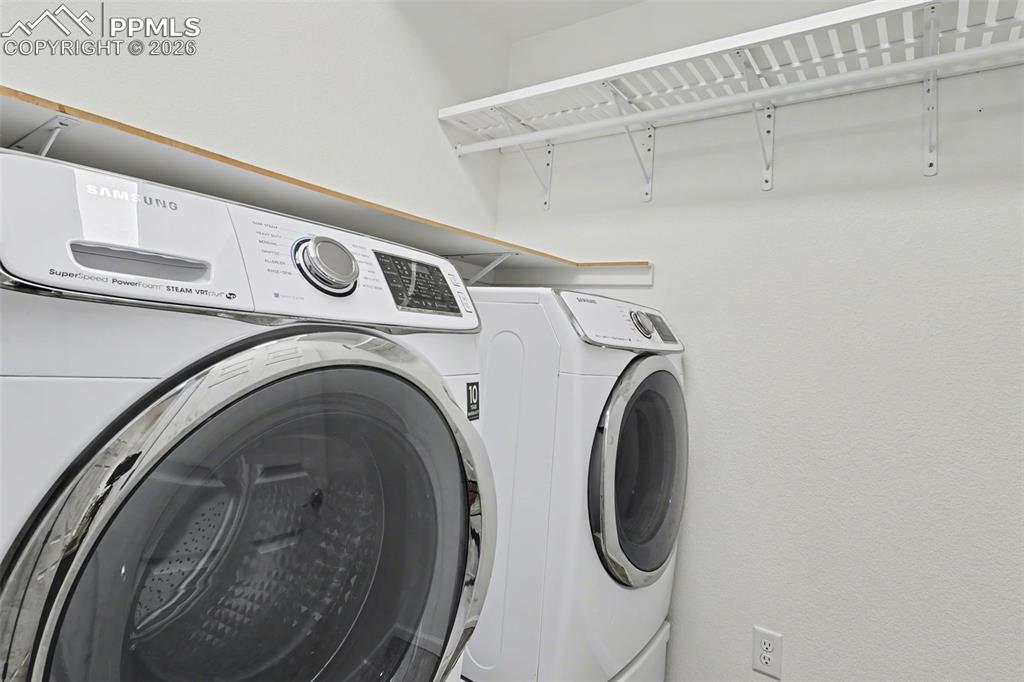 Image 9 of 50: Laundry