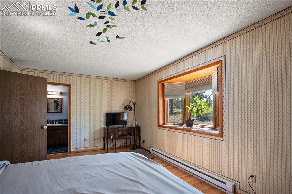 Image 19 of 47: Bedroom