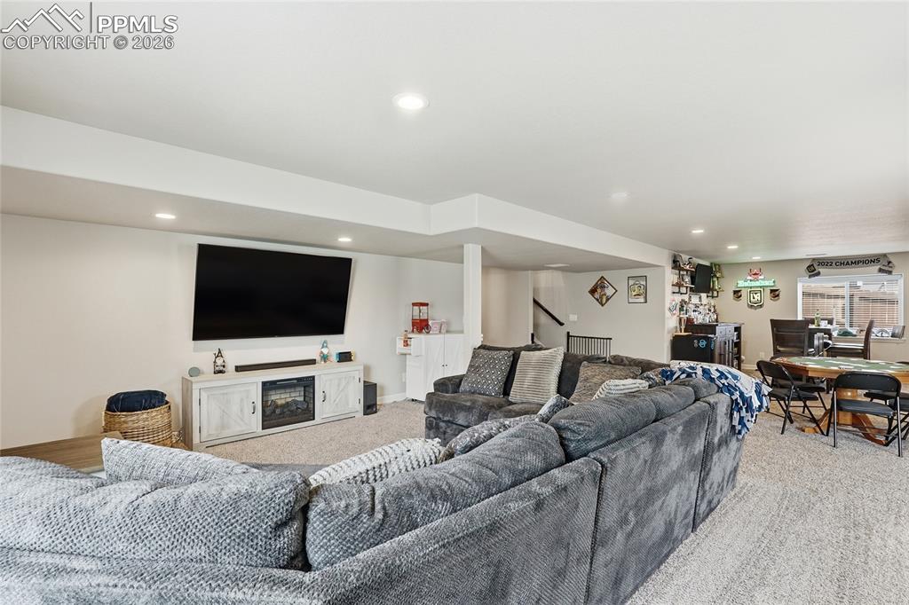 Image 23 of 39: Family Room