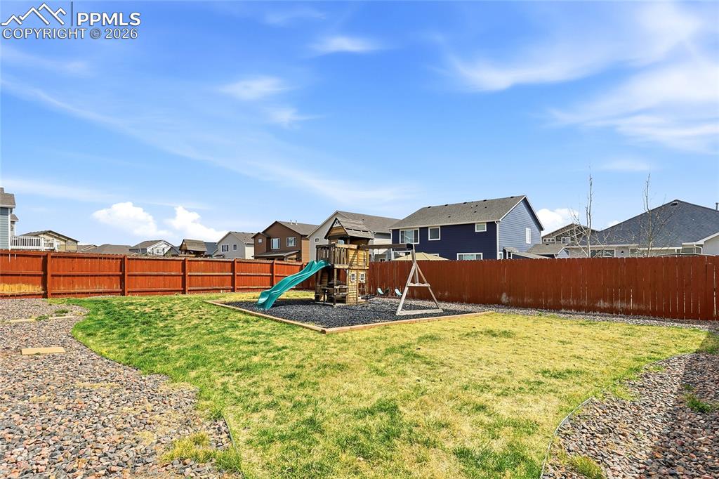 Image 36 of 39: Yard