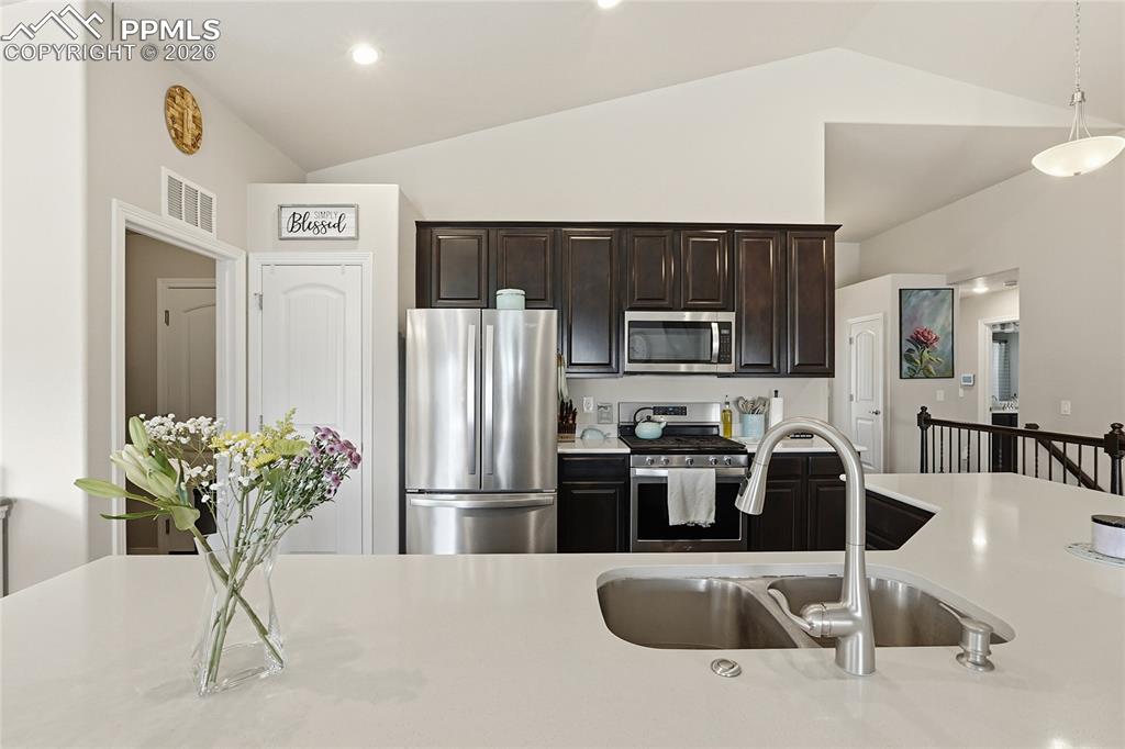 Image 9 of 39: Kitchen