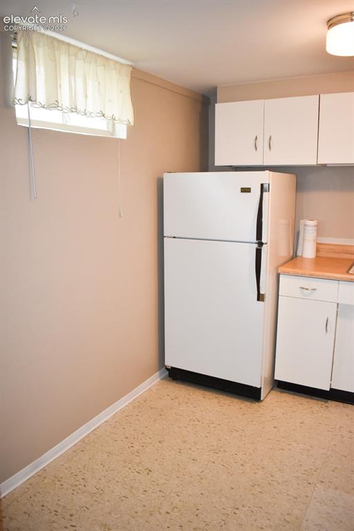 Image 21 of 28: Kitchen