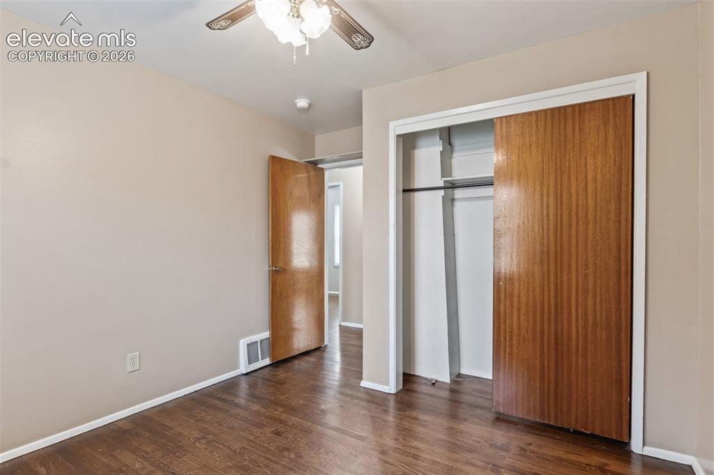 Image 6 of 28: Bedroom