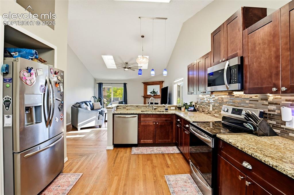 Image 13 of 37: Kitchen