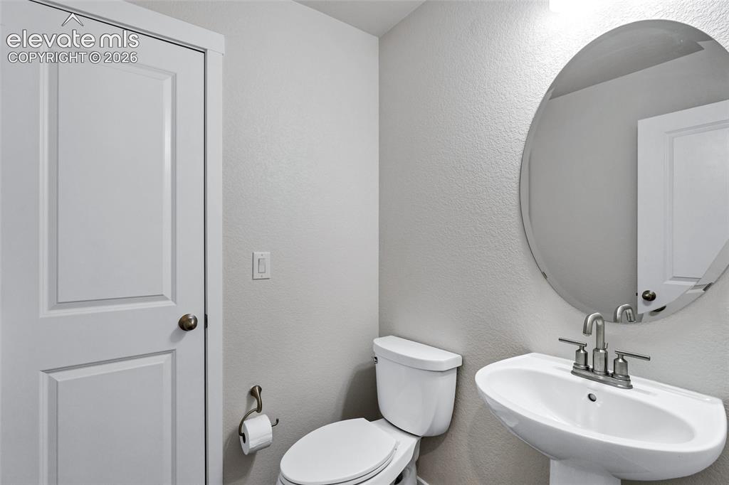 Image 9 of 33: Bathroom