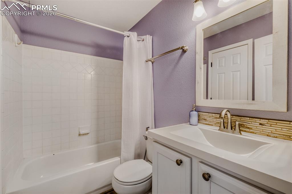 Image 12 of 29: Bathroom