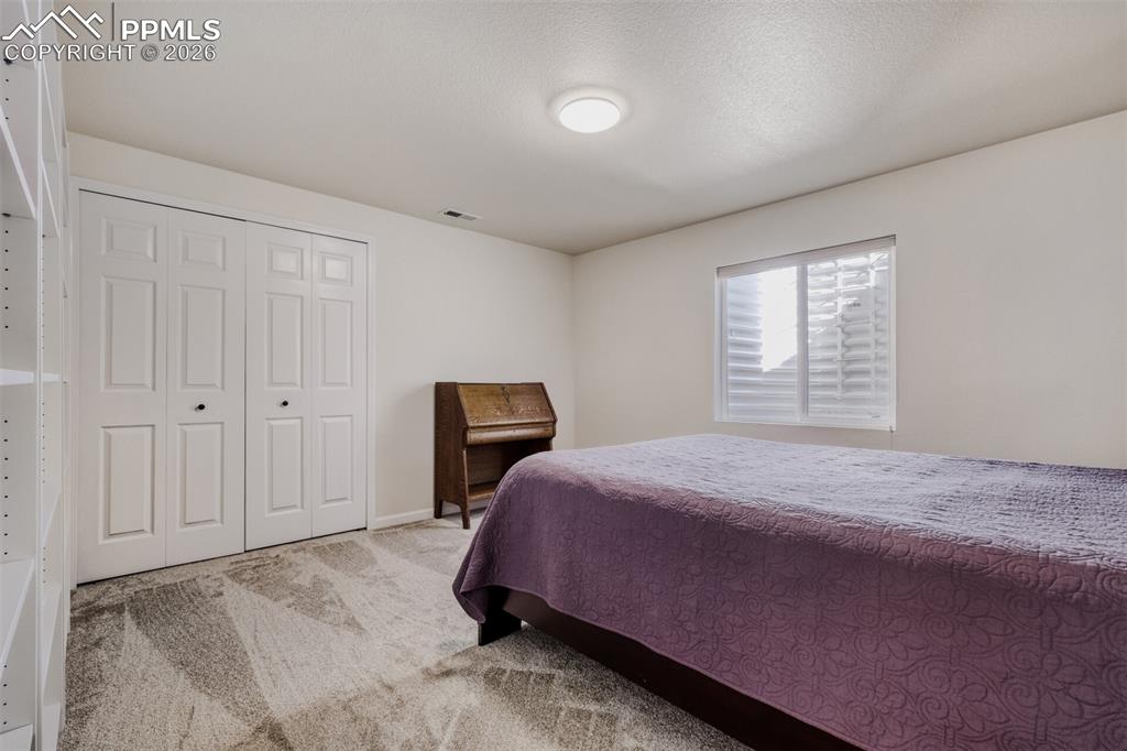 Image 17 of 29: Bedroom