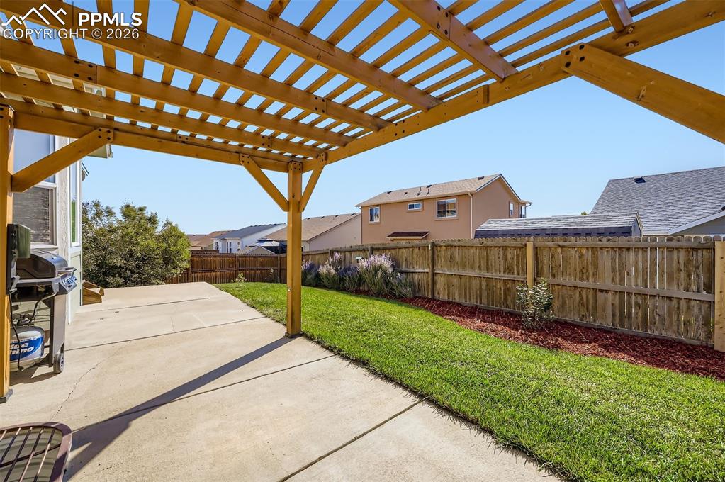 Image 21 of 29: Patio