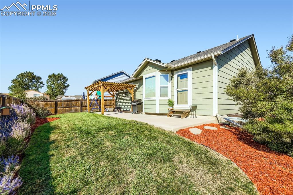 Image 23 of 29: Back of Structure