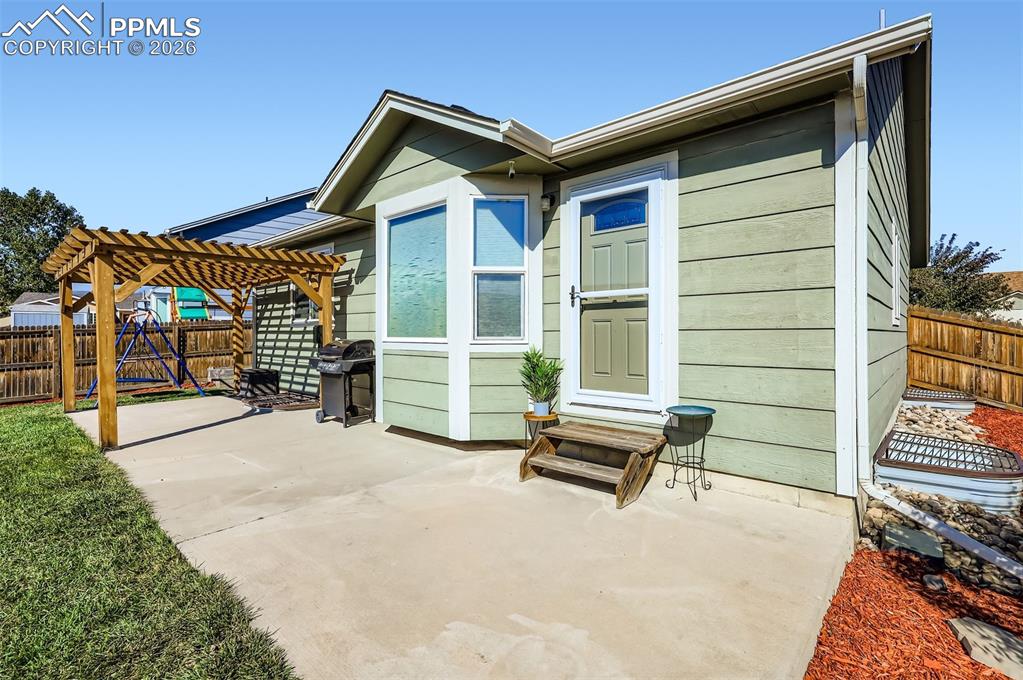 Image 24 of 29: Back of Structure