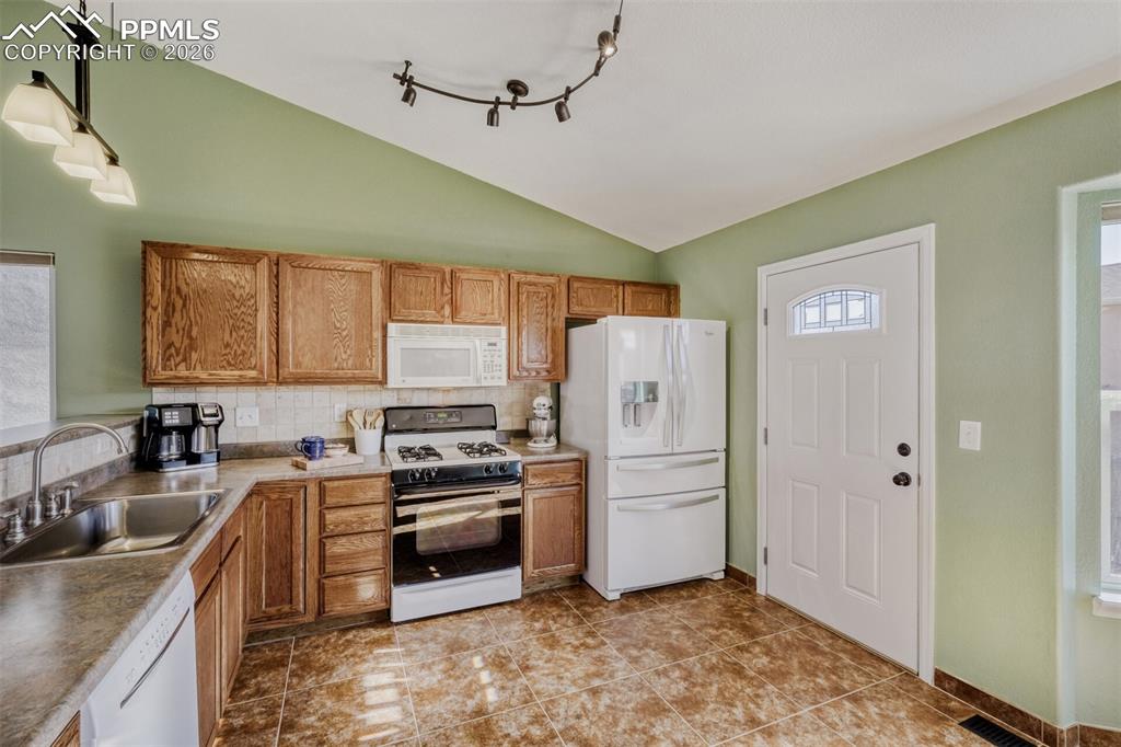 Image 8 of 29: Kitchen