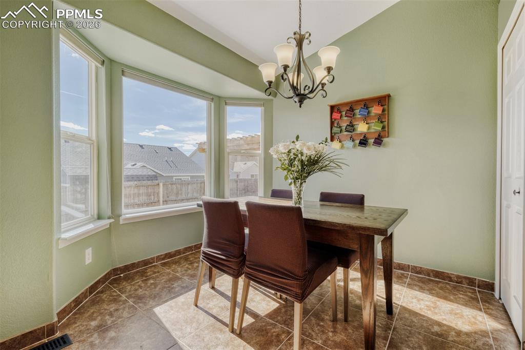 Image 9 of 29: Dining Area