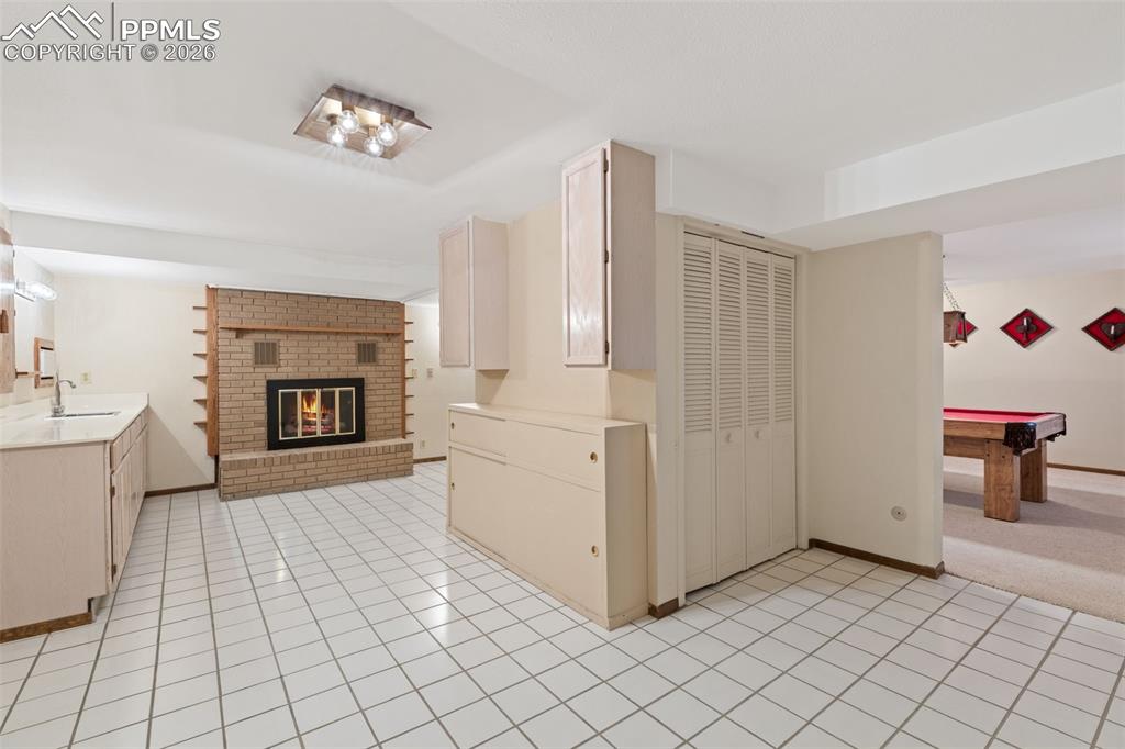 Image 32 of 47: Family Room