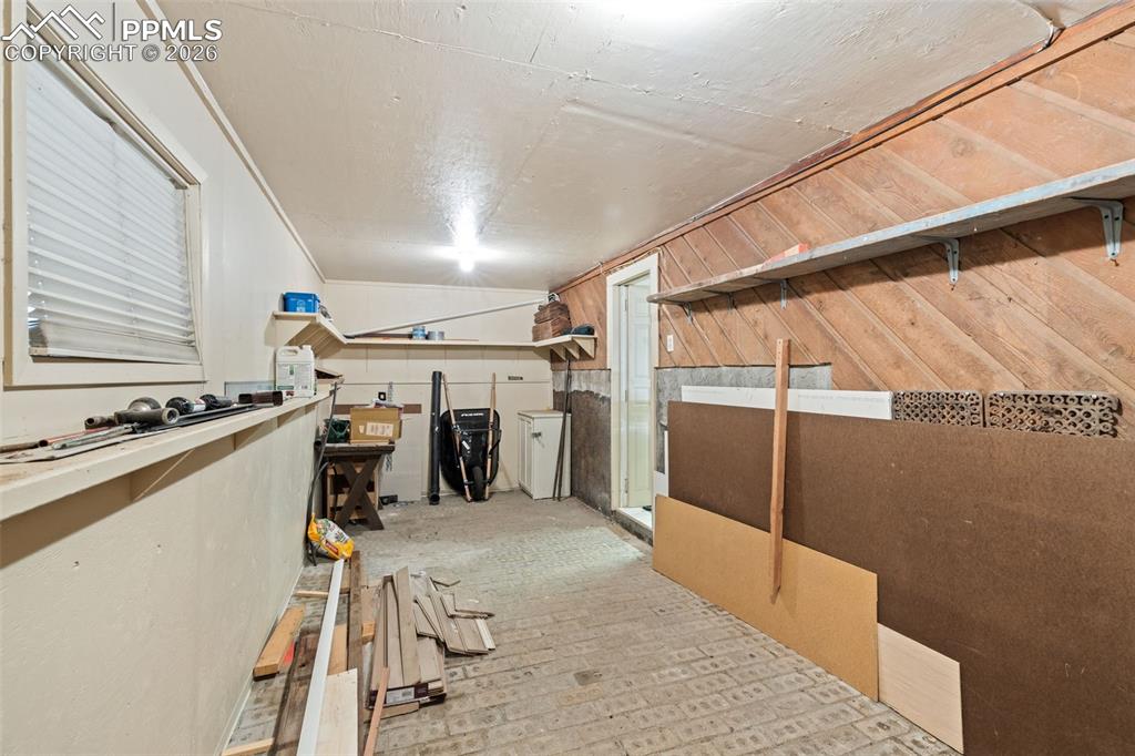 Image 39 of 47: Workshop