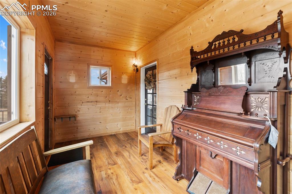 Image 12 of 50: Plat