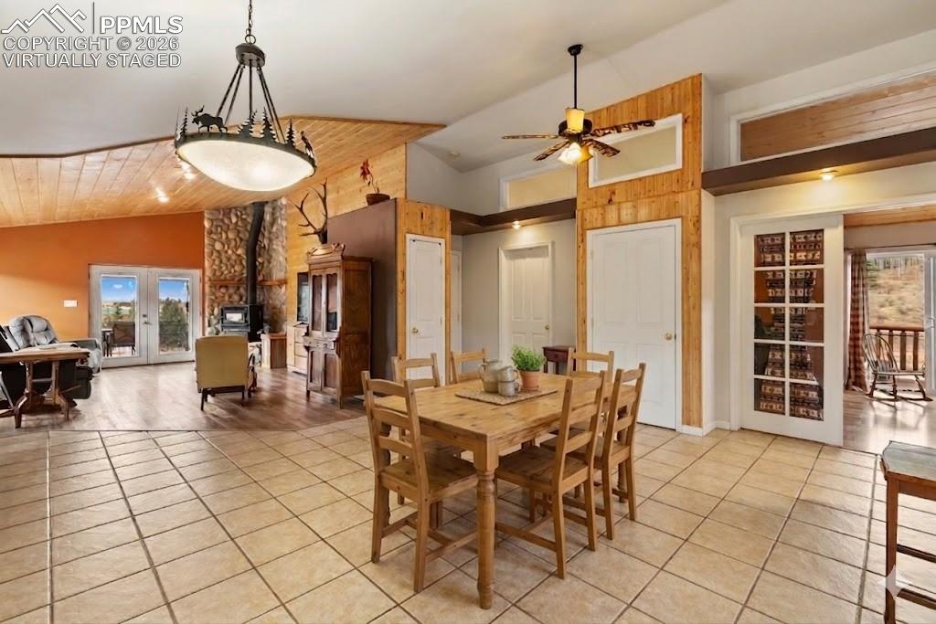 Image 21 of 50: Foyer