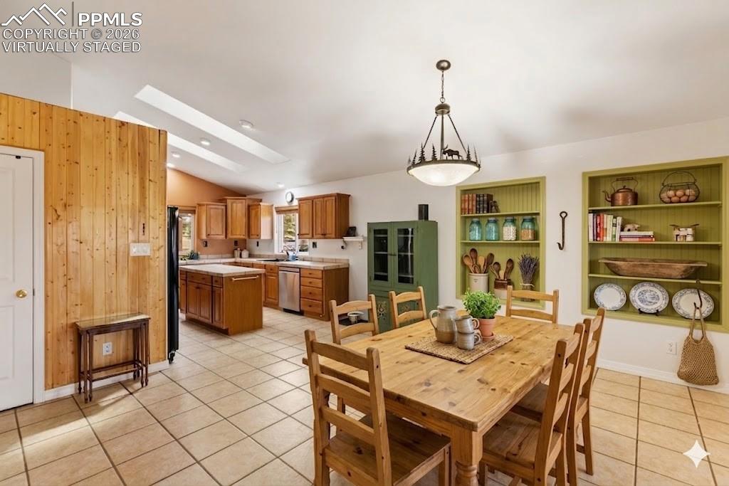 Image 23 of 50: Living Room