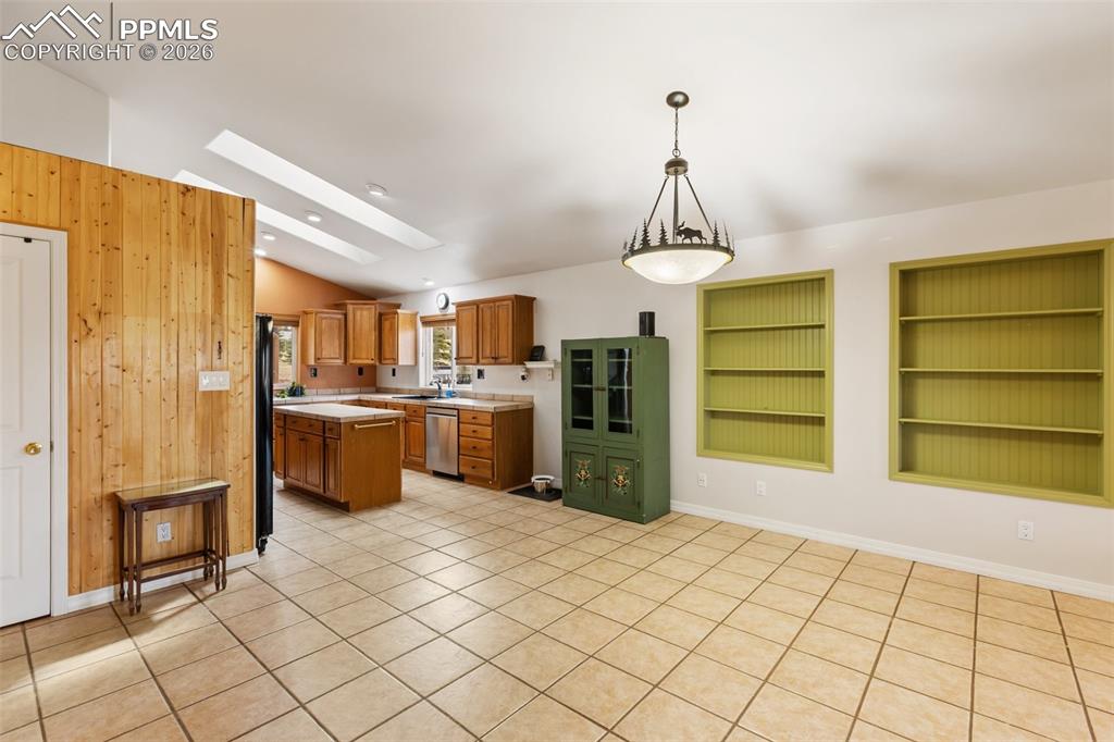 Image 24 of 50: Living Room