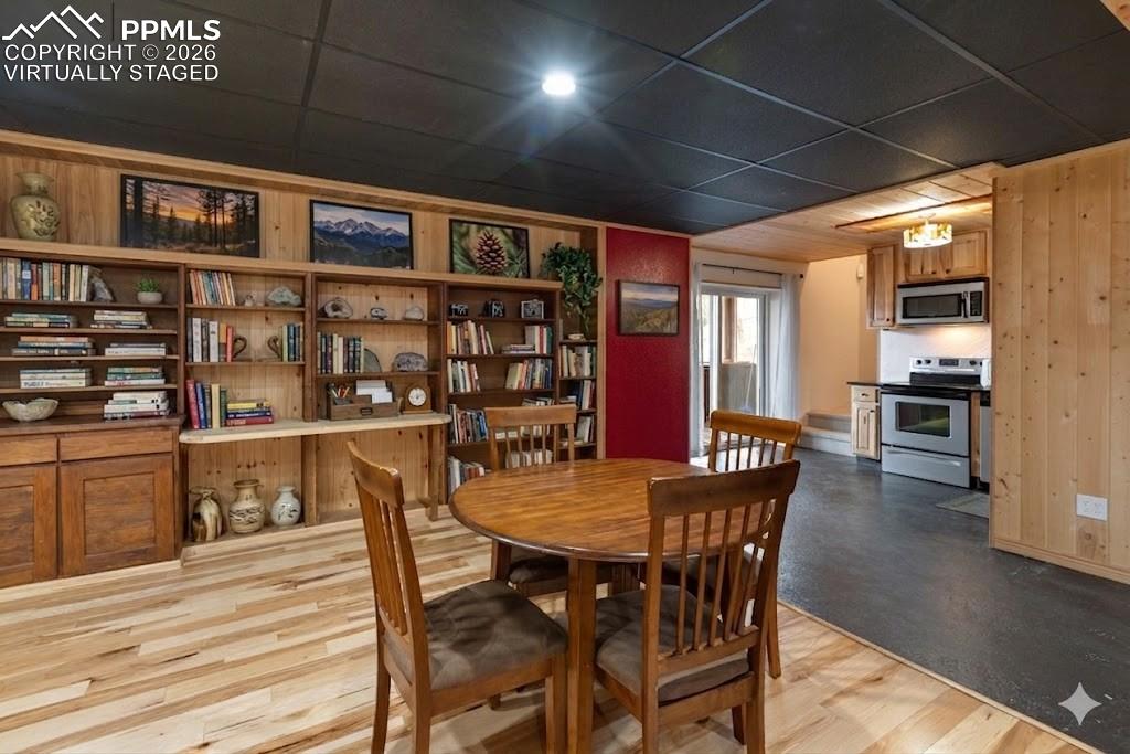 Image 35 of 50: Bedroom with porch