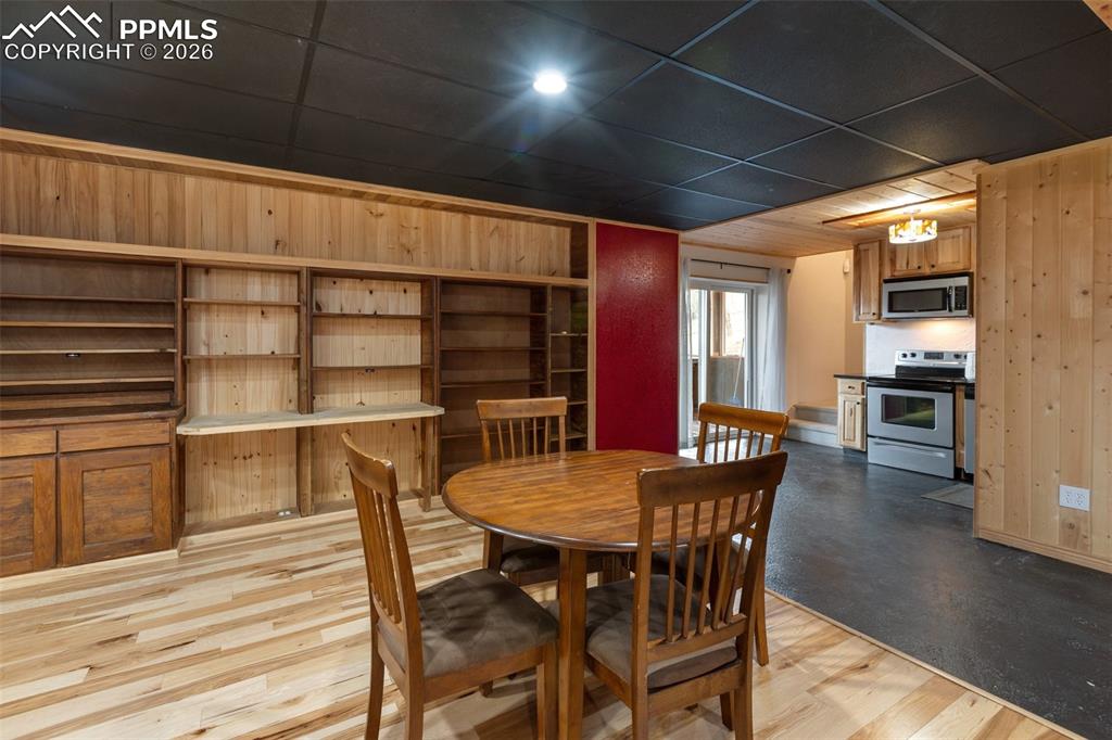 Image 36 of 50: Virtually Staged Bedroom