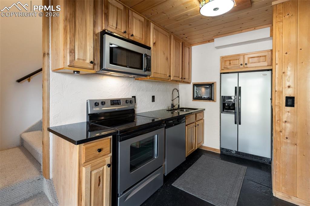 Image 37 of 50: Bedroom with porch