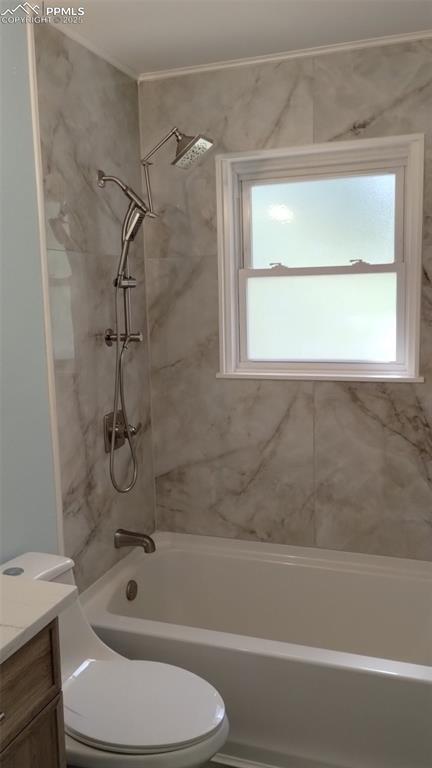 Image 23 of 40: Bathroom
