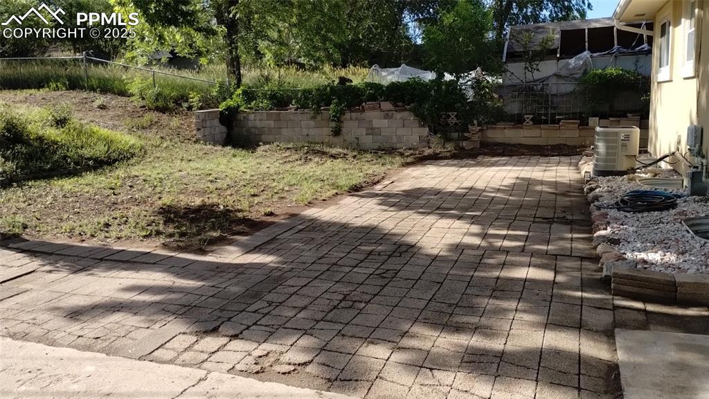 Image 5 of 40: Patio