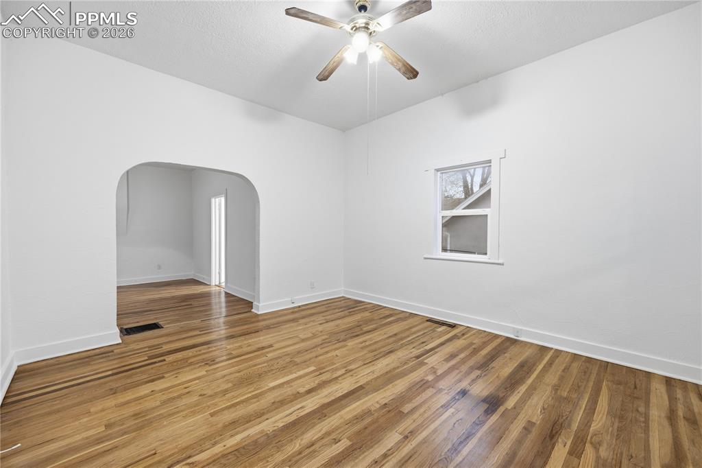 Image 18 of 33: No Description Available