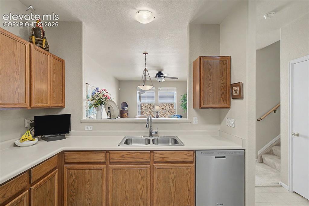 Image 11 of 35: Kitchen