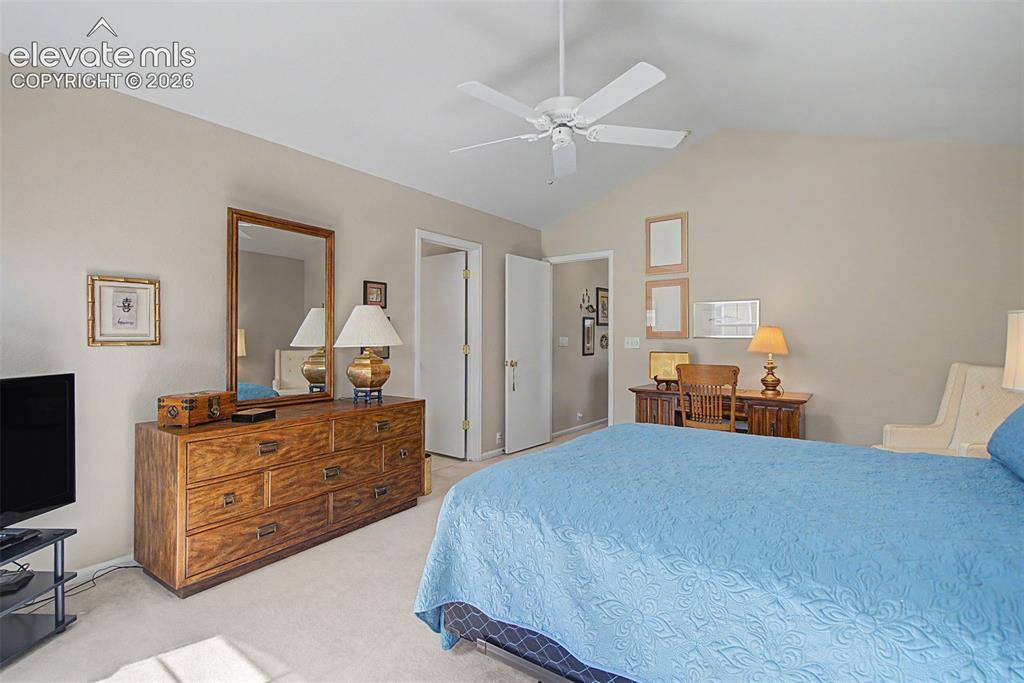 Image 16 of 35: Bedroom