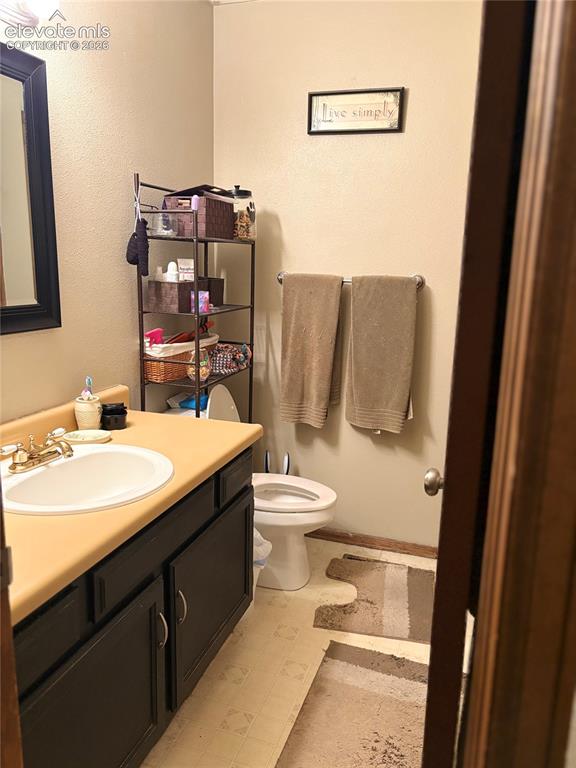Image 10 of 13: Bathroom