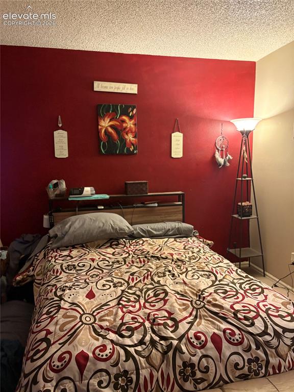 Image 12 of 13: Bedroom