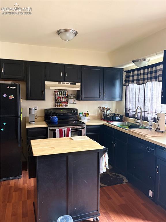 Image 4 of 13: Kitchen