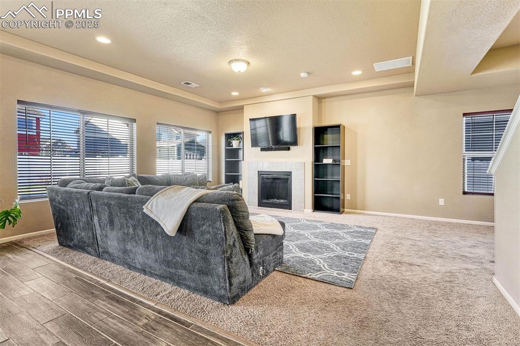 Image 11 of 31: Living Room