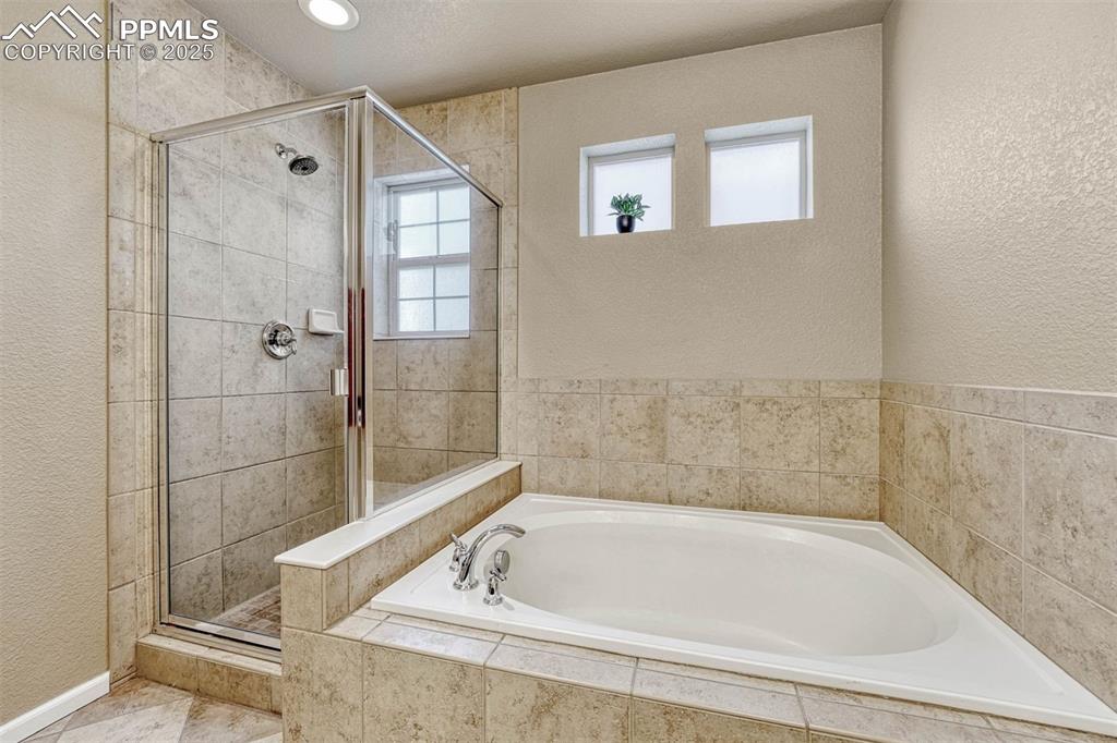 Image 17 of 31: Bathroom