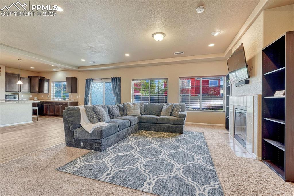 Image 4 of 31: Living Room