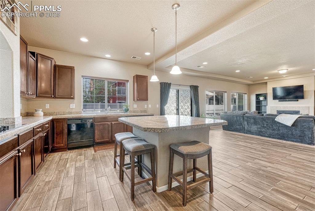 Image 9 of 31: Kitchen