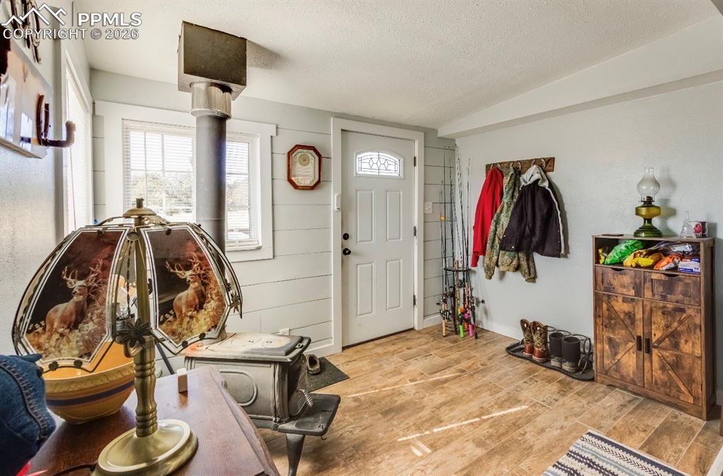 Image 16 of 30: Entry