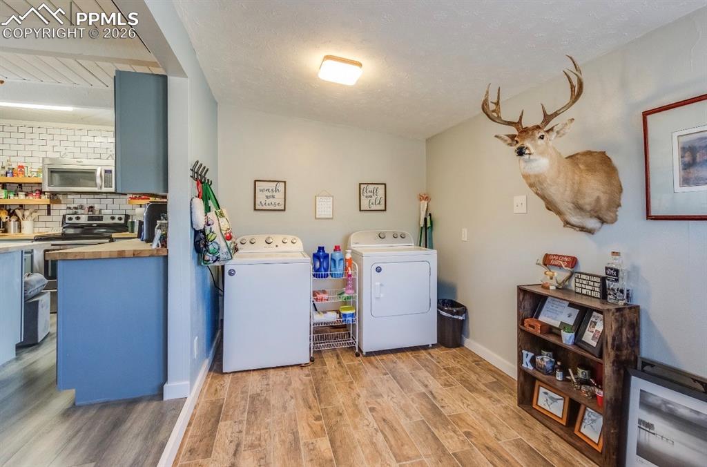 Image 23 of 30: Laundry