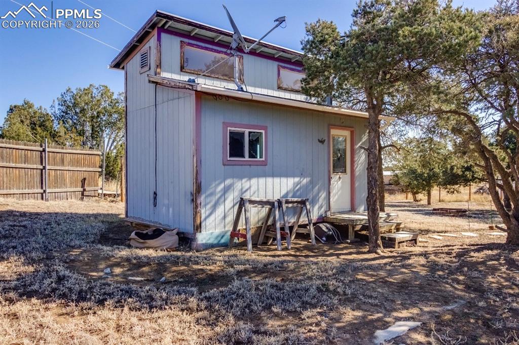 Image 9 of 30: Back of Structure