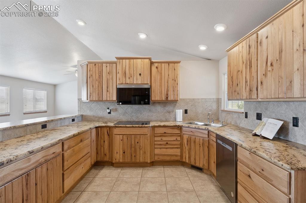 Image 17 of 42: All new appliances