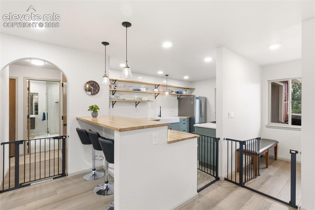 Image 11 of 27: Kitchen
