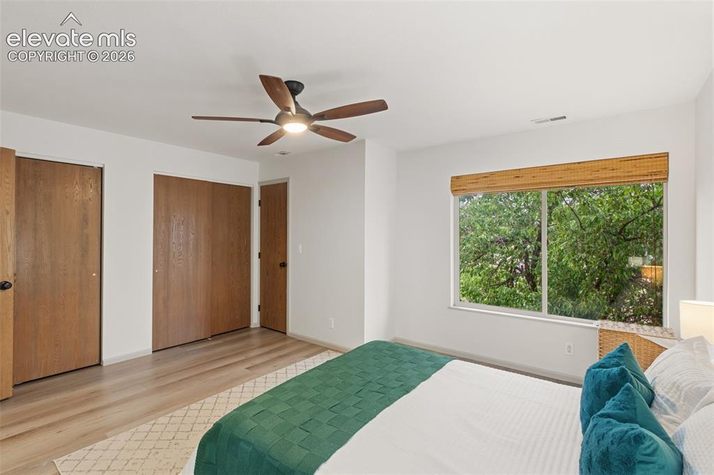 Image 19 of 27: Bedroom