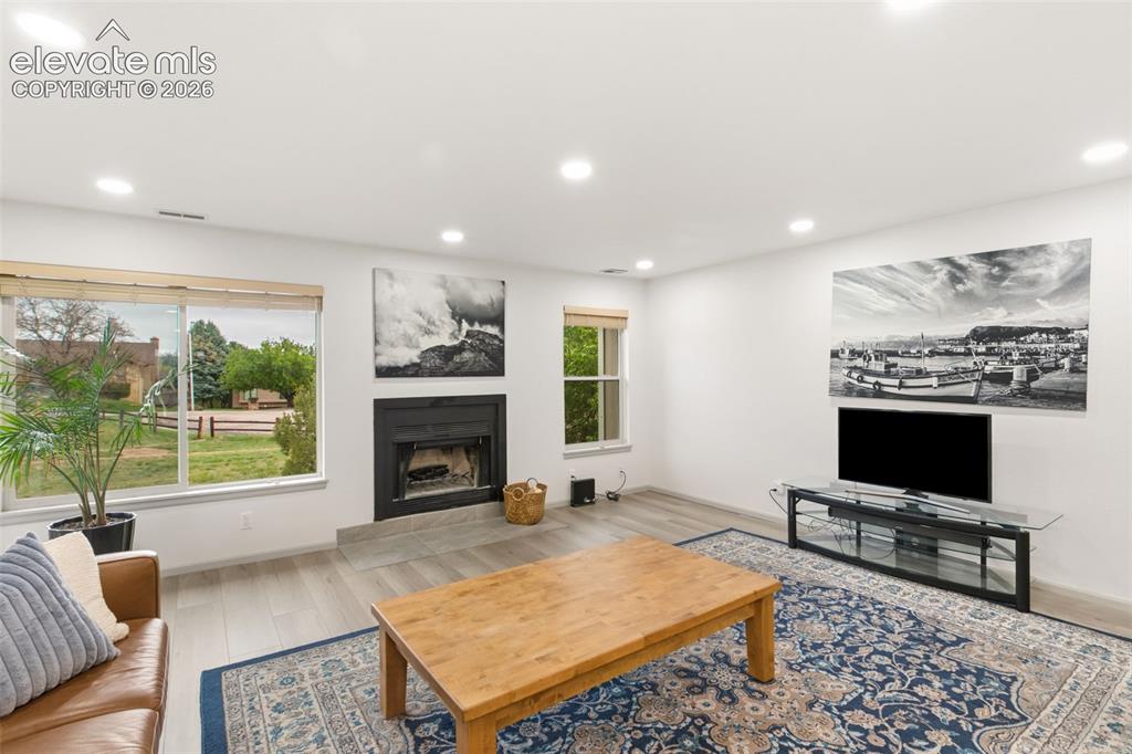 Image 7 of 27: Living Room